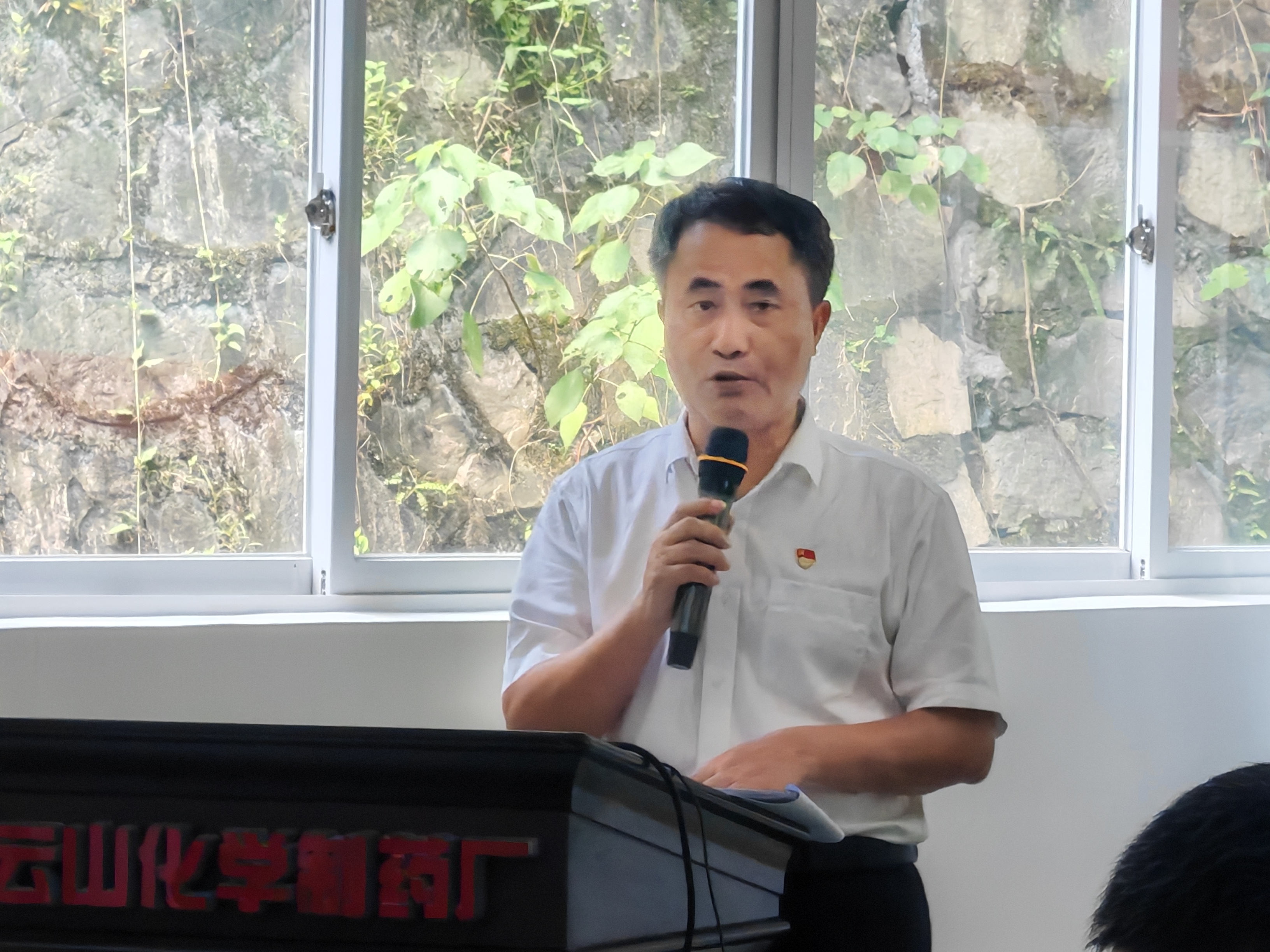 2.黃總作報告-1.jpg 2.黃總作報告-1.jpg